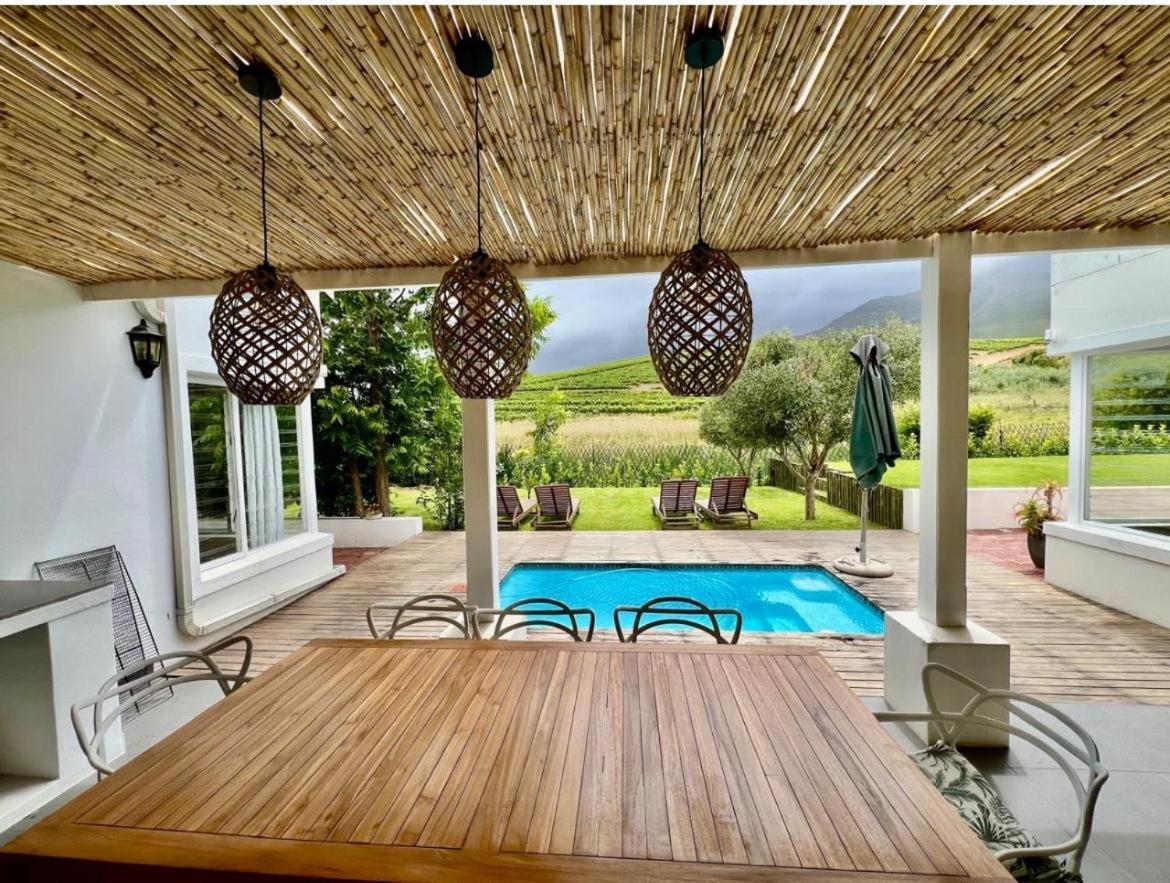 Charming Villa สเตลเลนบอช ภายนอก รูปภาพ